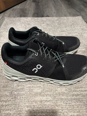 On Running Men's Black and White Cloudflow Athletic Shoes size 13